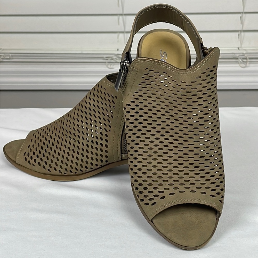 Soda Size 6 Perforated Heels